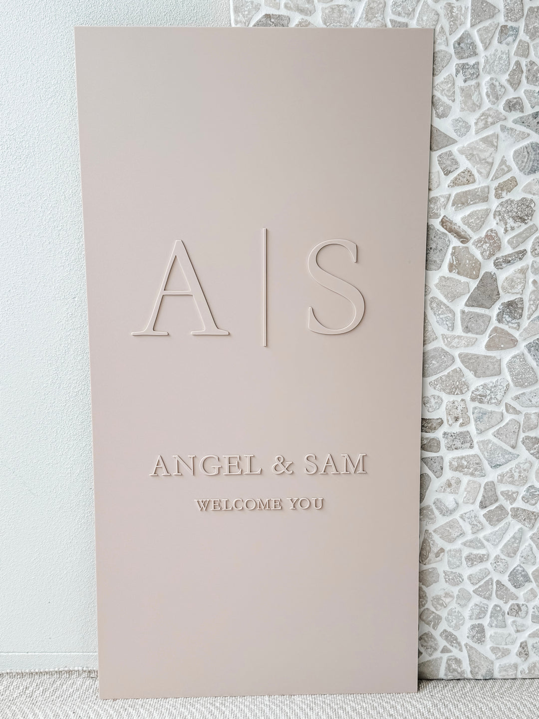 Monotone Welcome Sign