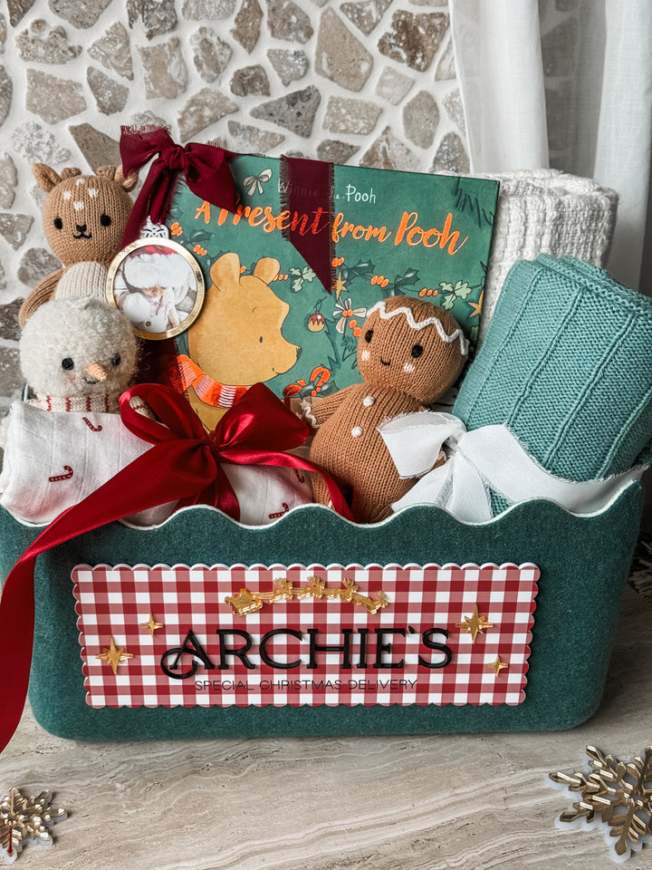 Gingham Scallop Edge Crate Plaque with Santa and Reindeer