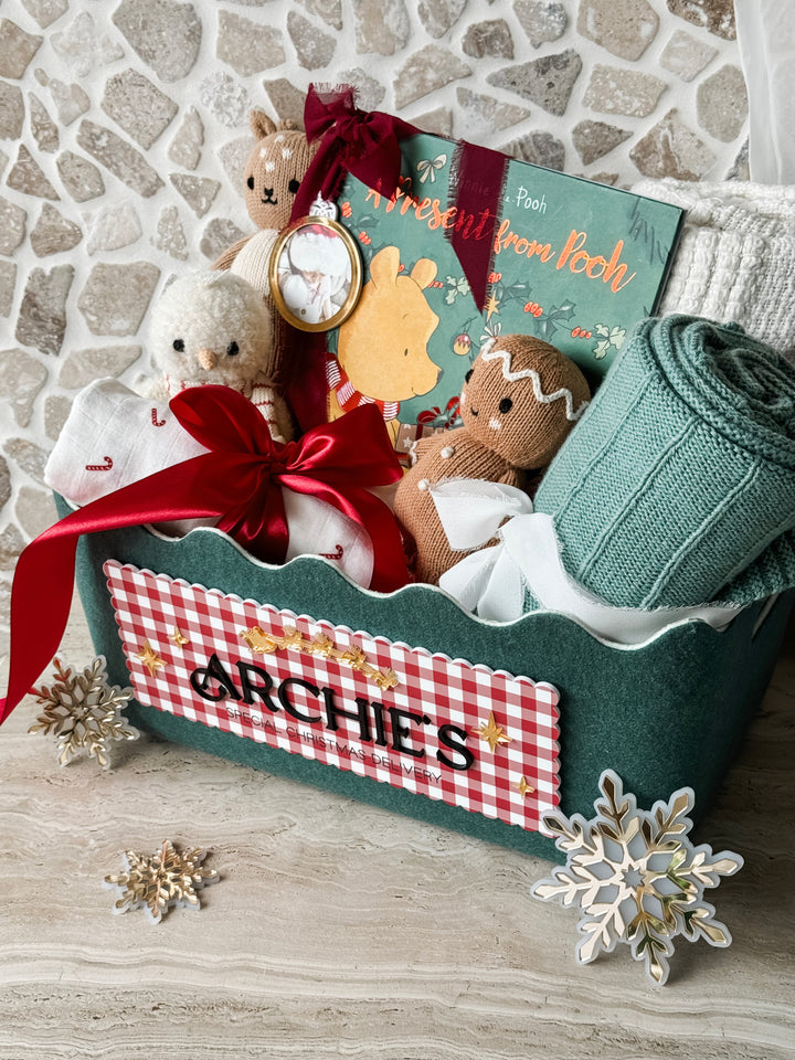 Gingham Scallop Edge Crate Plaque with Santa and Reindeer