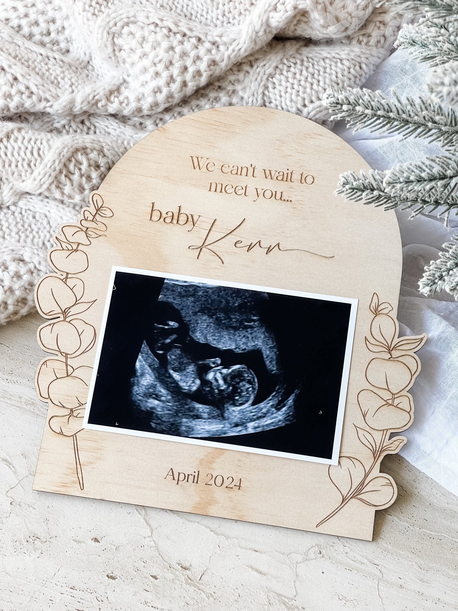 We can't wait to meet you... Baby 'Surname' Photo Plaque - The Humble Gift Co.